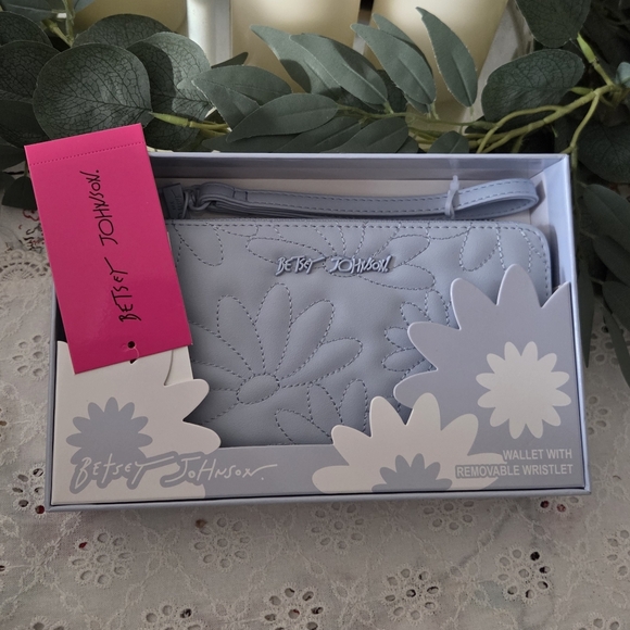 Betsey Johnson Blue Wristlet Wallet - Picture 6 of 6